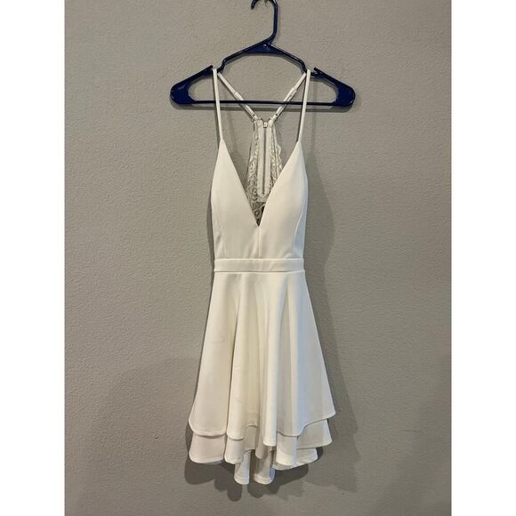 Emerald Sundae Women's Size Medium Tiered V-Neck Lace Mini Dress White - Picture 1 of 4